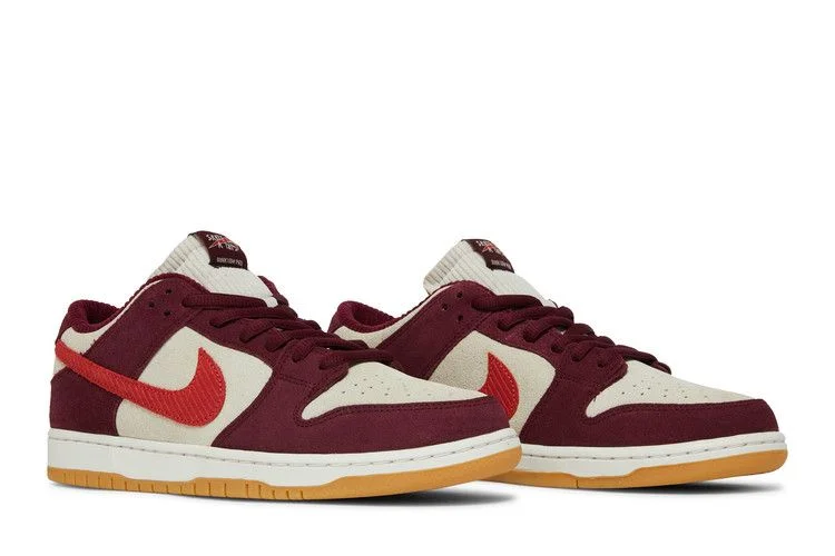 Krossovki-Skate-Like-a-Girl-x-Nike-Dunk-Low-SB-7
