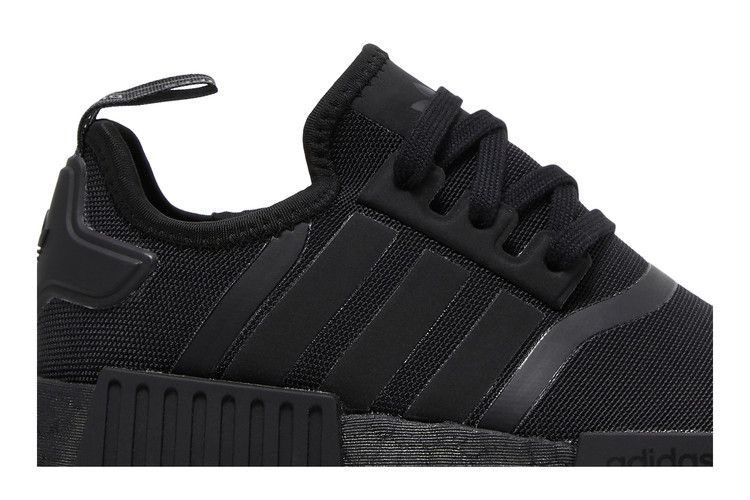 nmd_r1-j-triple-black-h03994_01