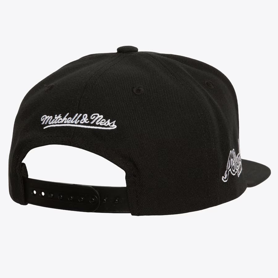 Бейсболка Mitchell & Ness Black White Atlanta Braves Evergreen OG Snapback Hat