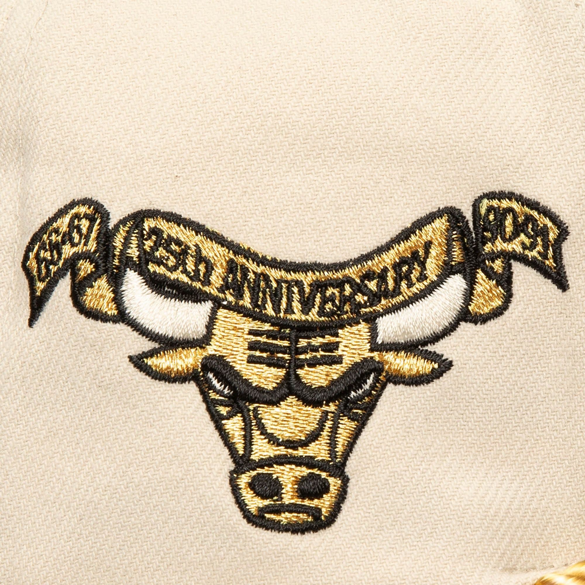 Бейсболка Mitchell & Ness Golden Ivory Snapback Chicago Bulls Hat