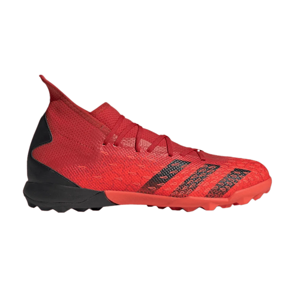 Krossovki-Adidas-Predator-Freak.3-TF-Demonscale-Solar-Red