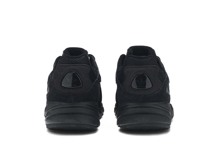 yung-96-chasm-black-carbon-ee7239_05