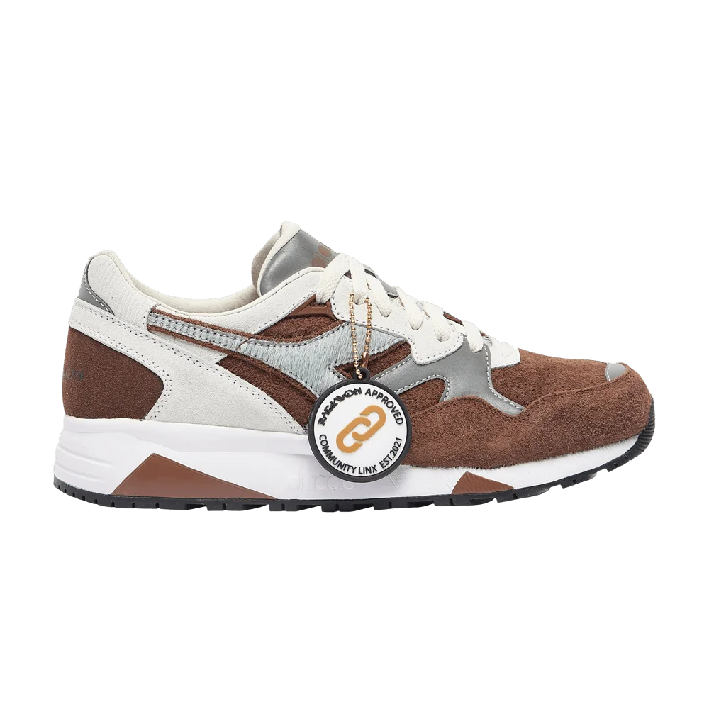 Krossovki-Raekwon-x-Diadora-N9002-Houston