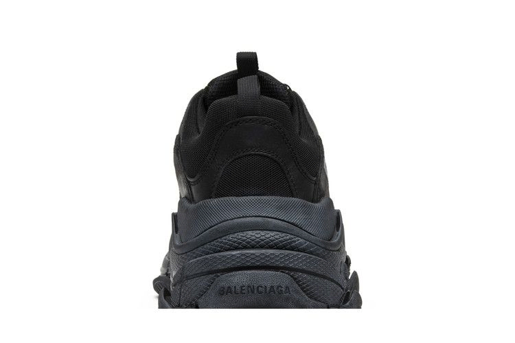 Кроссовки Balenciaga Triple S Sneaker 'Triple Black' 2018