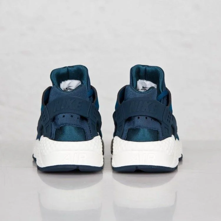 Krossovki-Nike-Wmns-Air-Huarache-Run-2-1