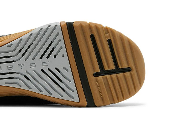 tribase-reign-3-black-gum-3023698-001_04