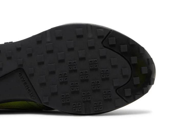 Krossovki-Givenchy-GIV-1-Light-Runner-Black-Yellow-4