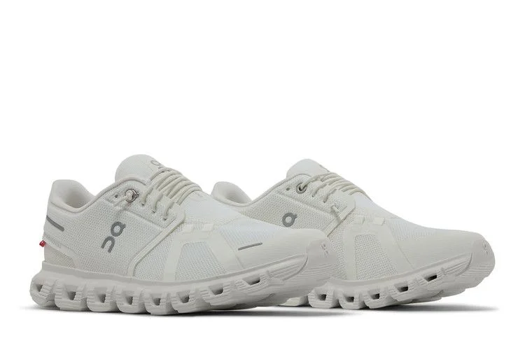 Krossovki-ON-Wmns-Cloud-6-Triple-White-7