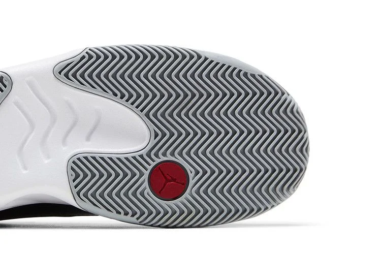Krossovki-Air-Jordan-Max-Aura-2-GS-Black-Cement-4