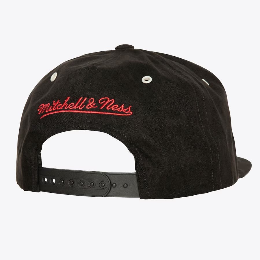 Бейсболка Mitchell & Ness Black Red Chicago Bulls Day 4 Snapback Hat
