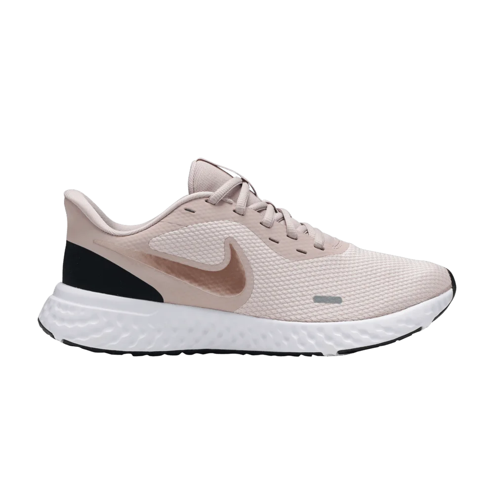 Krossovki-Nike-Wmns-Revolution-5-Barely-Rose