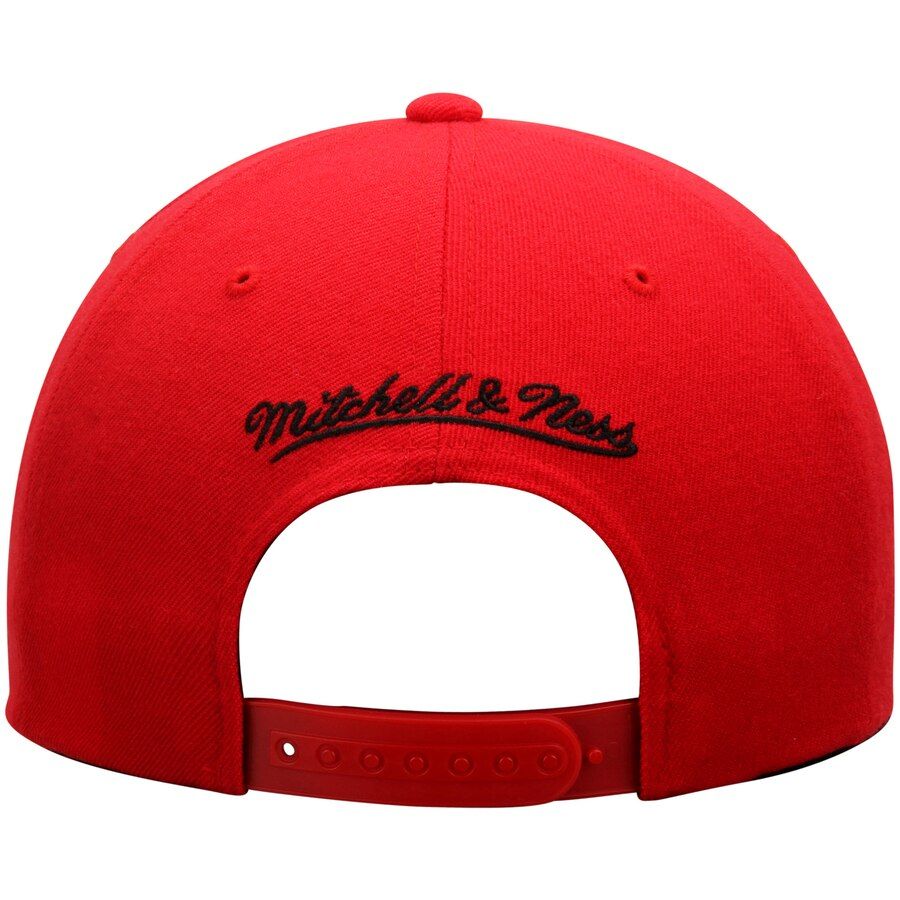 Снепбэк Mitchell & Ness Raptors Red Wool Solid Snapback