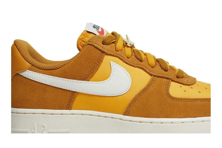 Кроссовки Nike Wmns Air Force 1 '07 SE 'First Use - University Gold Gum'