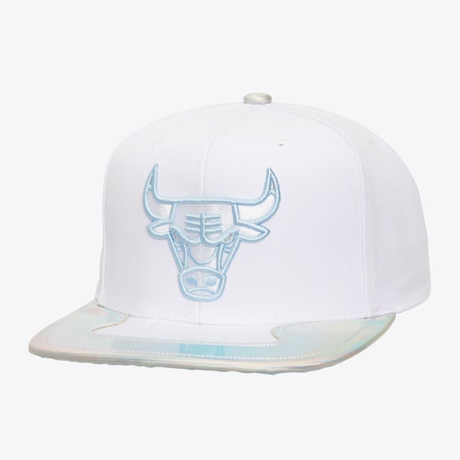 Бейсболка Mitchell & Ness White Chicago Bulls Day 11 OG Snapback Hat