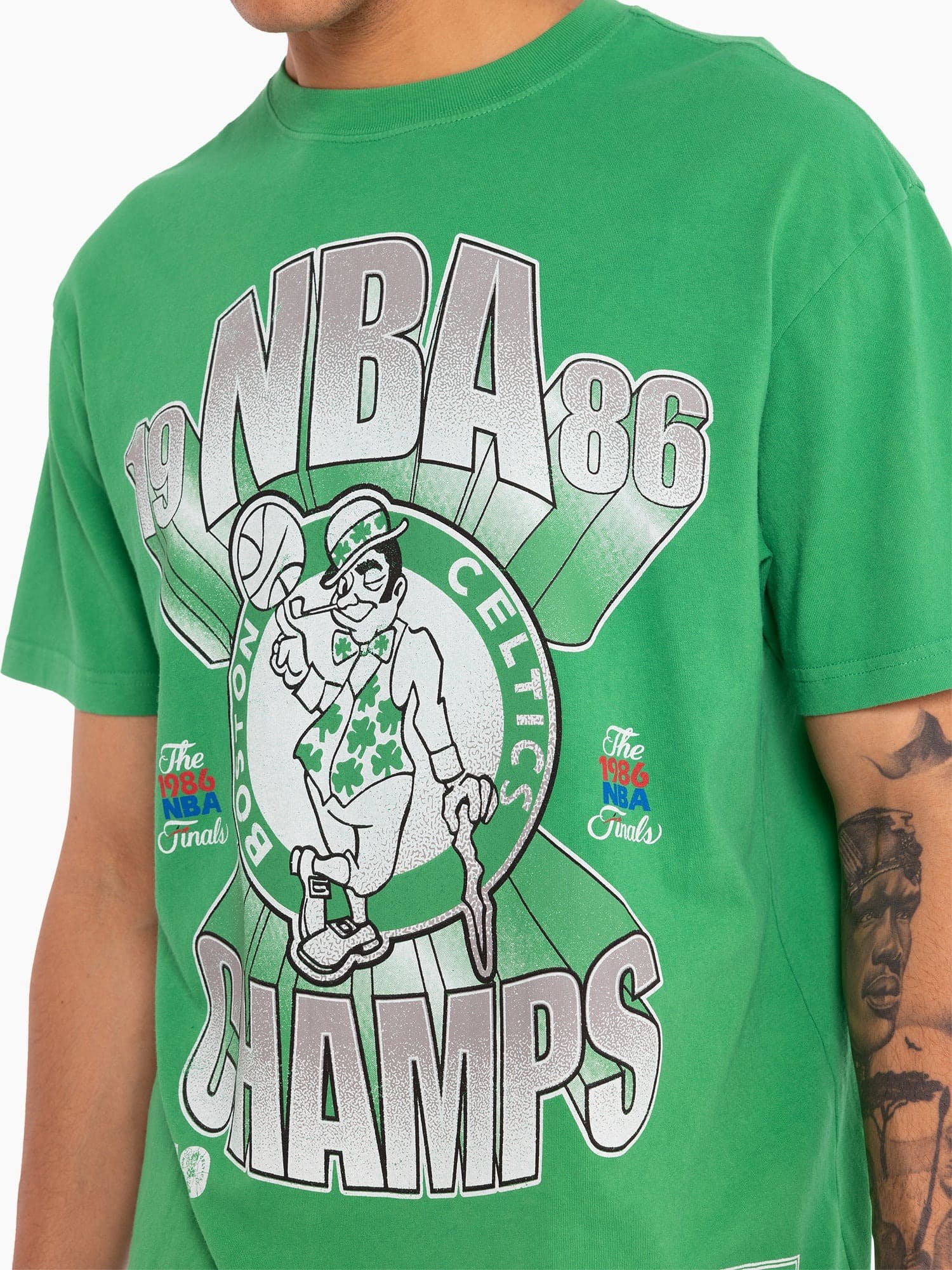Mitchell-Ness-Boston-Celtics-Vintage-Bust-Out-T-Shirt-2