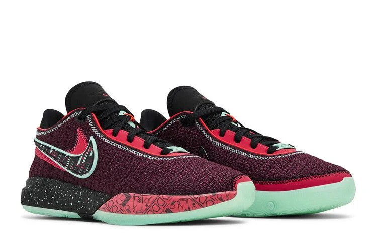 Krossovki-Nike-LeBron-20-SE-GS-Night-Maroon-7
