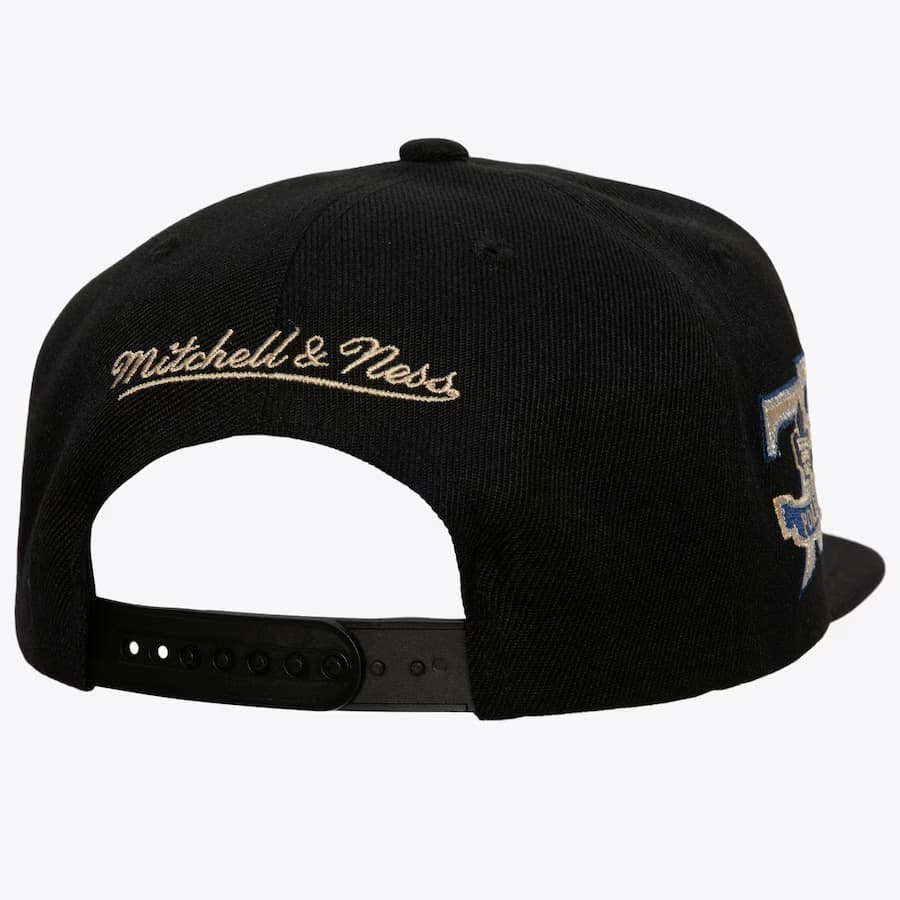 Бейсболка Mitchell & Ness Black Toronto Maple Leafs With Love Snapback Hat