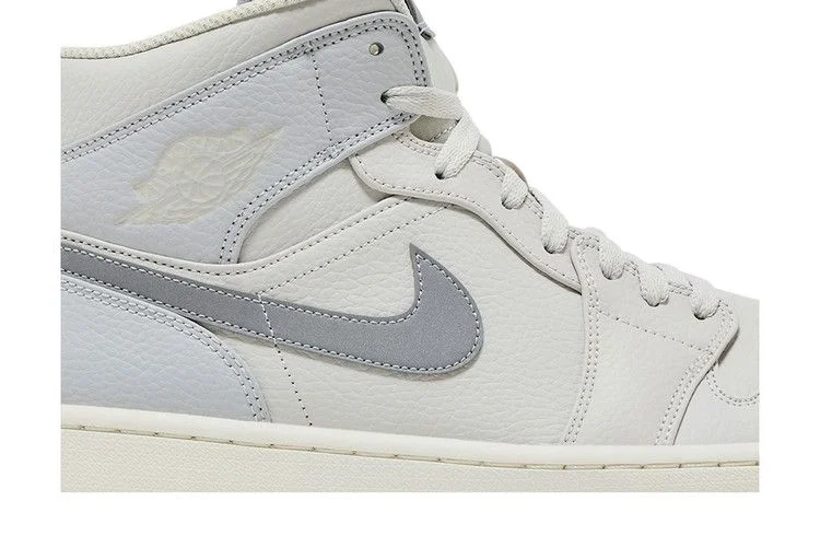 Krossovki-Air-Jordan-1-Mid-Retro-SE-Grey-Fog-1