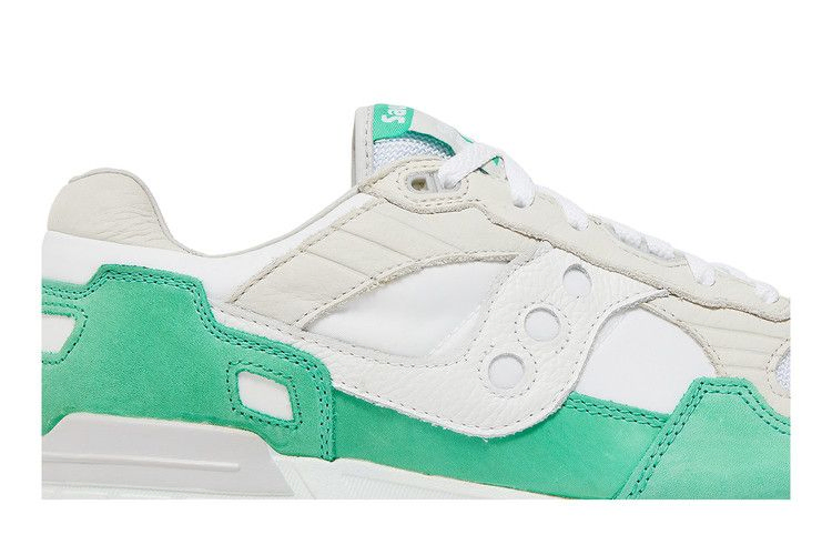 shadow-5000-premier-white-green-s70667-1_01