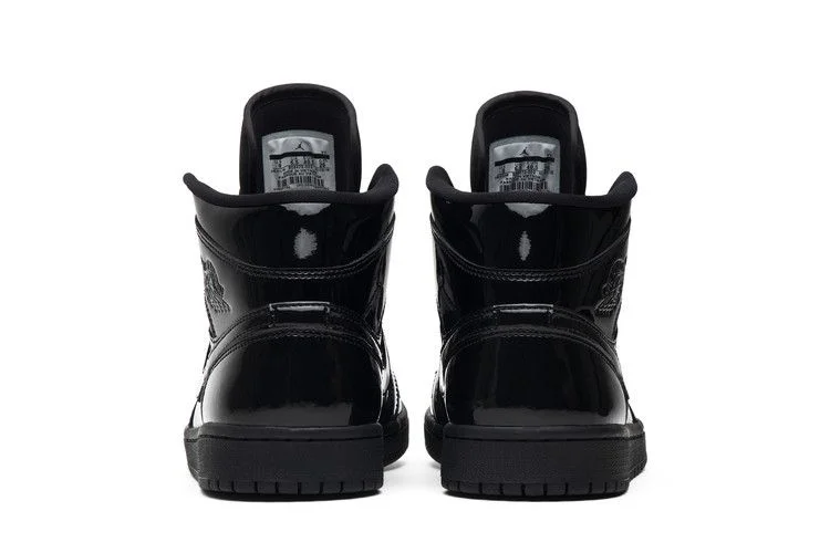 Кроссовки Wmns Air Jordan 1 Mid Patent SE 'Triple Black'