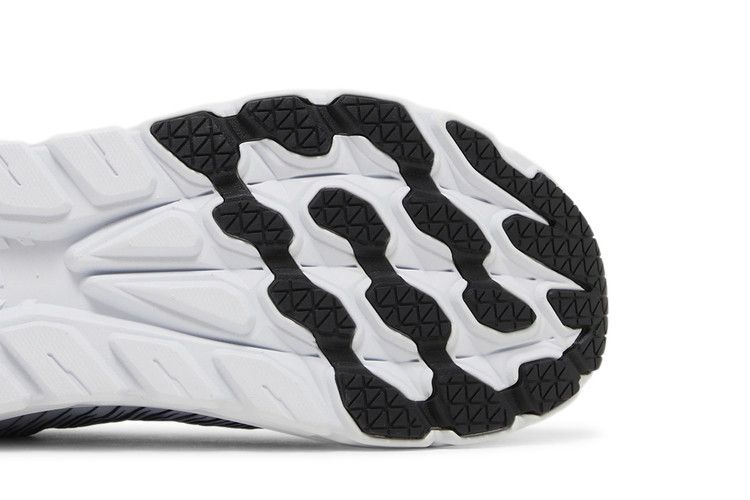 rincon-3-black-white-1119395-bwht_04