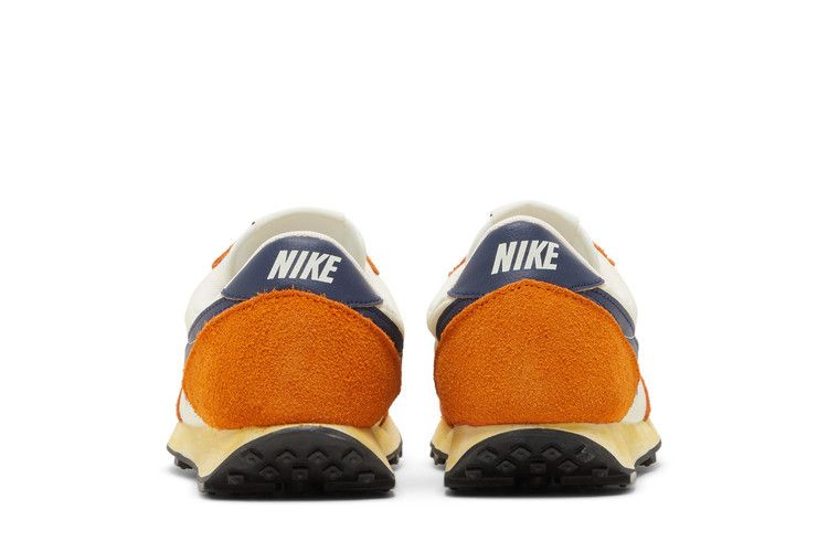 wmns-daybreak-se-coconut-milk-midnight-orange-dv1746-142_05