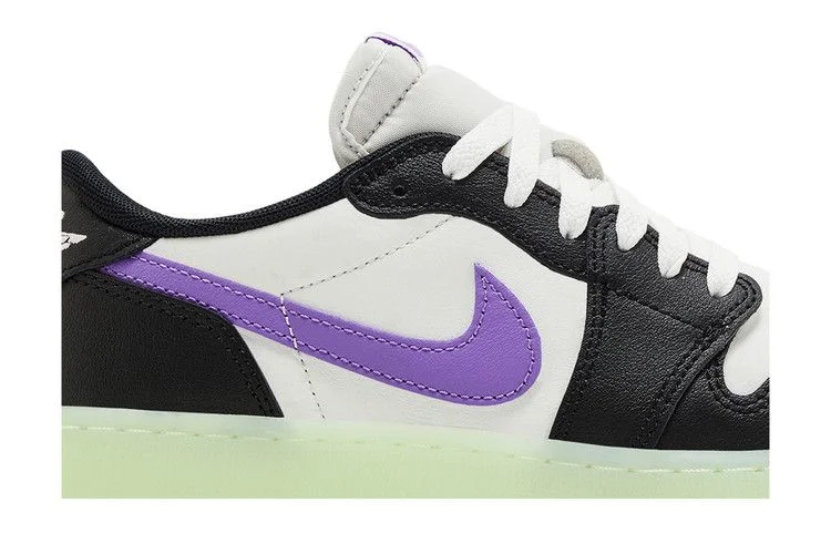 Krossovki-Air-Jordan-1-Retro-Low-OG-GS-Black-Raspberry-1