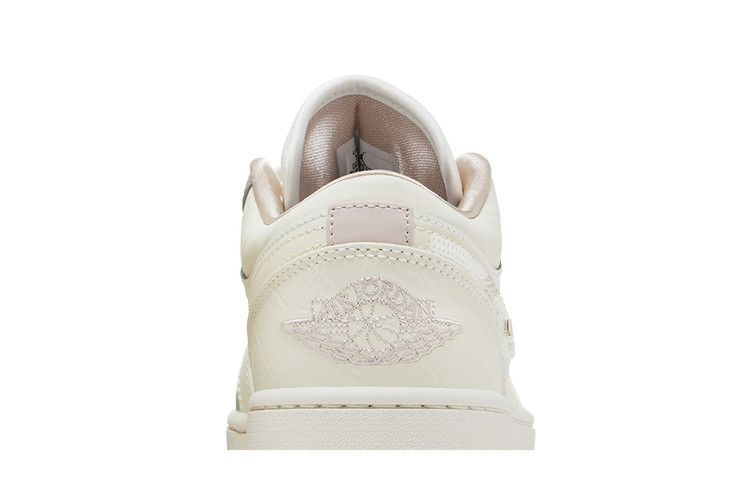 Кроссовки Wmns Air Jordan 1 Low 'Sail Soft Pearl Sequins'