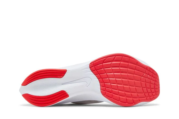 Кроссовки Nike Zoom Fly 4 'Platinum Tint Siren Red'