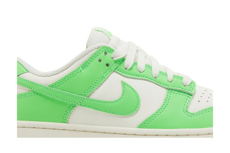wmns-dunk-low-green-strike-hv0842-133_01
