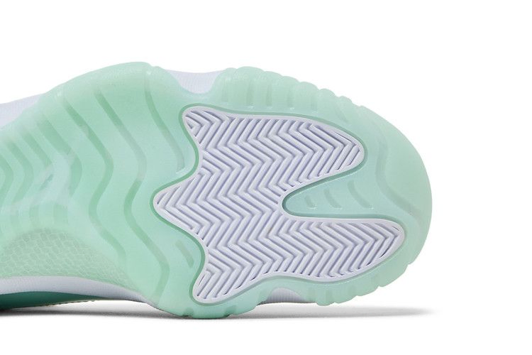 wmns-air-jordan-11-retro-low-igloo-ah7860-103_04