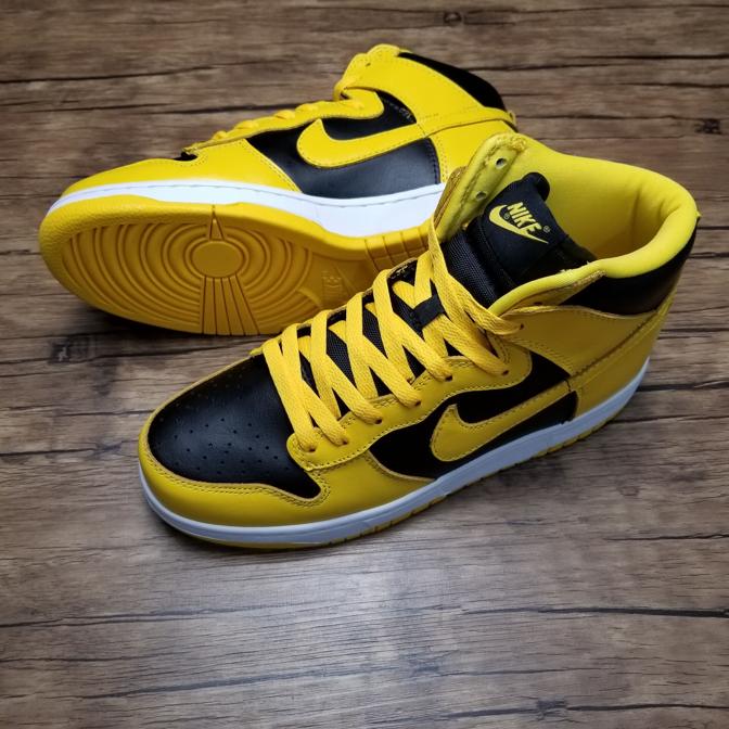 Nike-Dunk-High-SP-Iowa-Varsity-Maize-2020-8