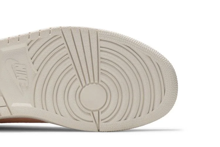 Krossovki-Air-Jordan-1-Retro-Low-Swooshless-Arctic-Orange-4