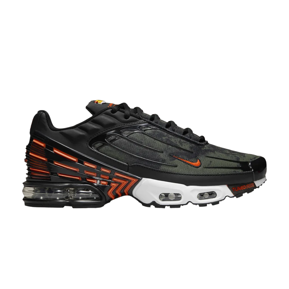 Krossovki-Nike-Air-Max-Plus-3-Black-Safety-Orange-Camo