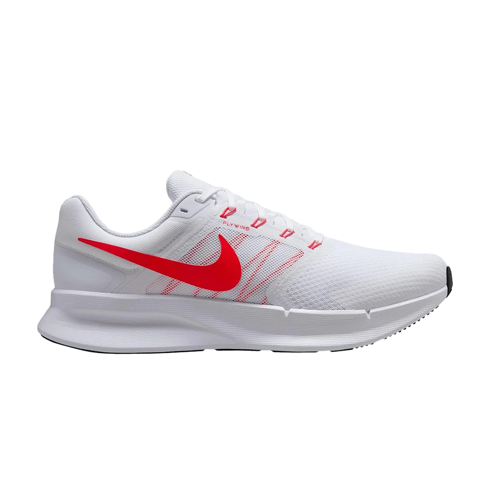 Krossovki-Nike-Run-Swift-3-White-Bright-Crimson