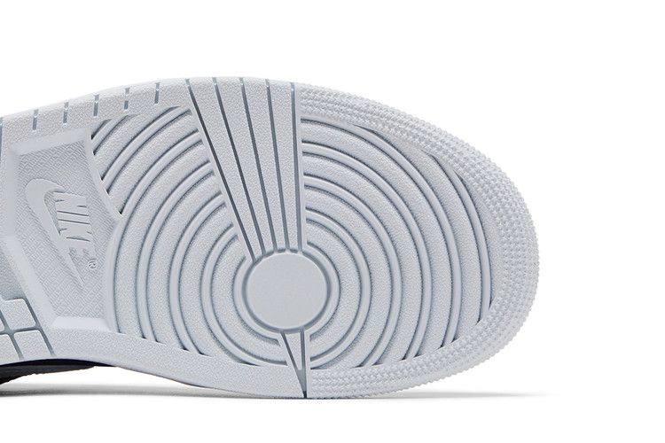 Кроссовки Wmns Air Jordan 1 Low SE 'Midnight Navy Gold Charms'