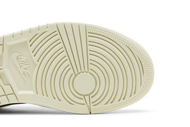 Кроссовки Wmns Air Jordan 1 Low 'Coconut Milk'