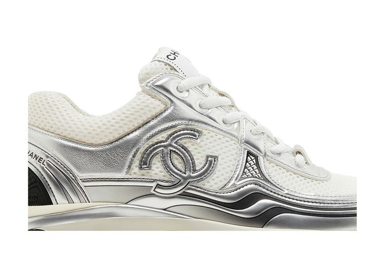 chanel-wmns-cc-logo-sneaker-white-silver-g39792-y56368-k5451_01