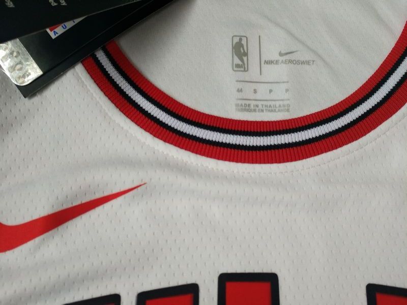 Баскетбольная джерси 2017-18 Zach LaVine Chicago Bulls #8 Association White
