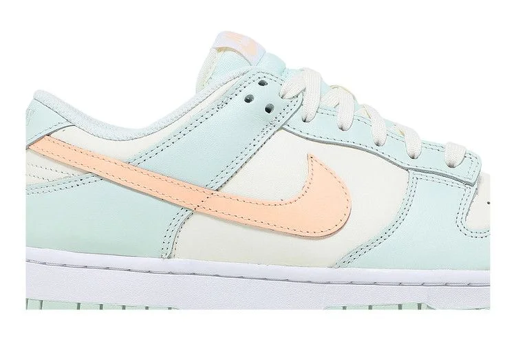 Krossovki-Nike-Wmns-Dunk-Low-Barely-Green-1