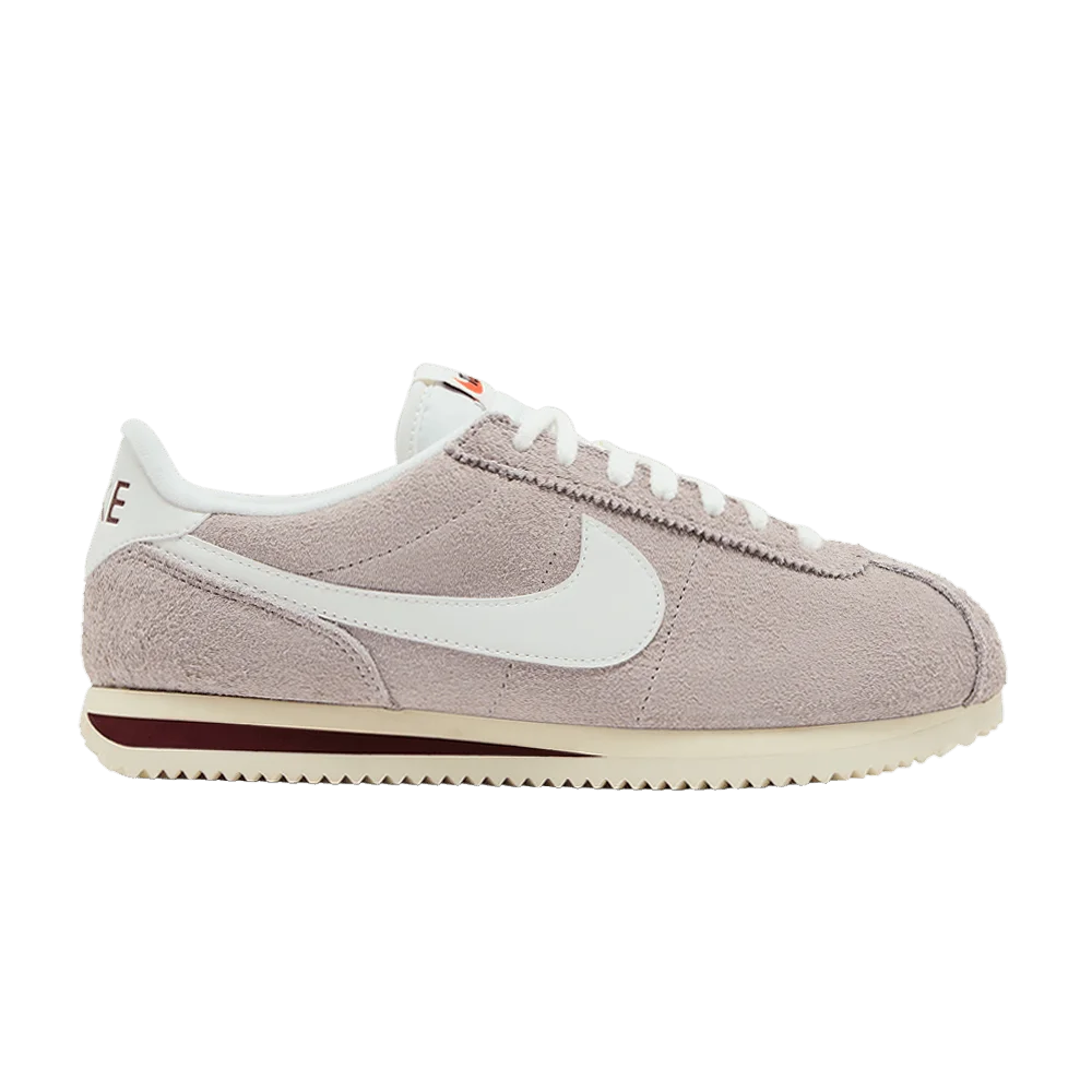 Krossovki-Nike-Cortez-SE-College-Grey-Team-Red