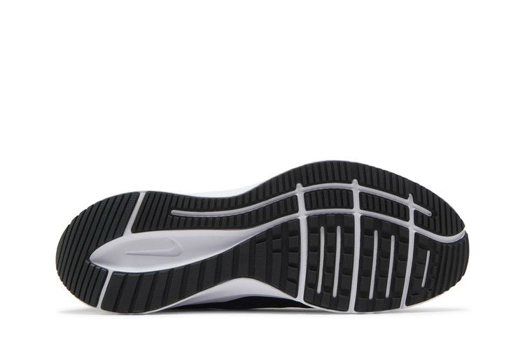 Кроссовки Nike Quest 4 'Black White'