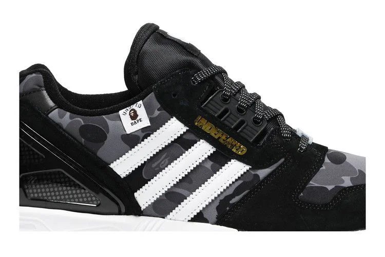 Krossovki-BAPE-x-Undefeated-x-adidas-ZX-8000-A-ZX-Series-Black-Camo-1