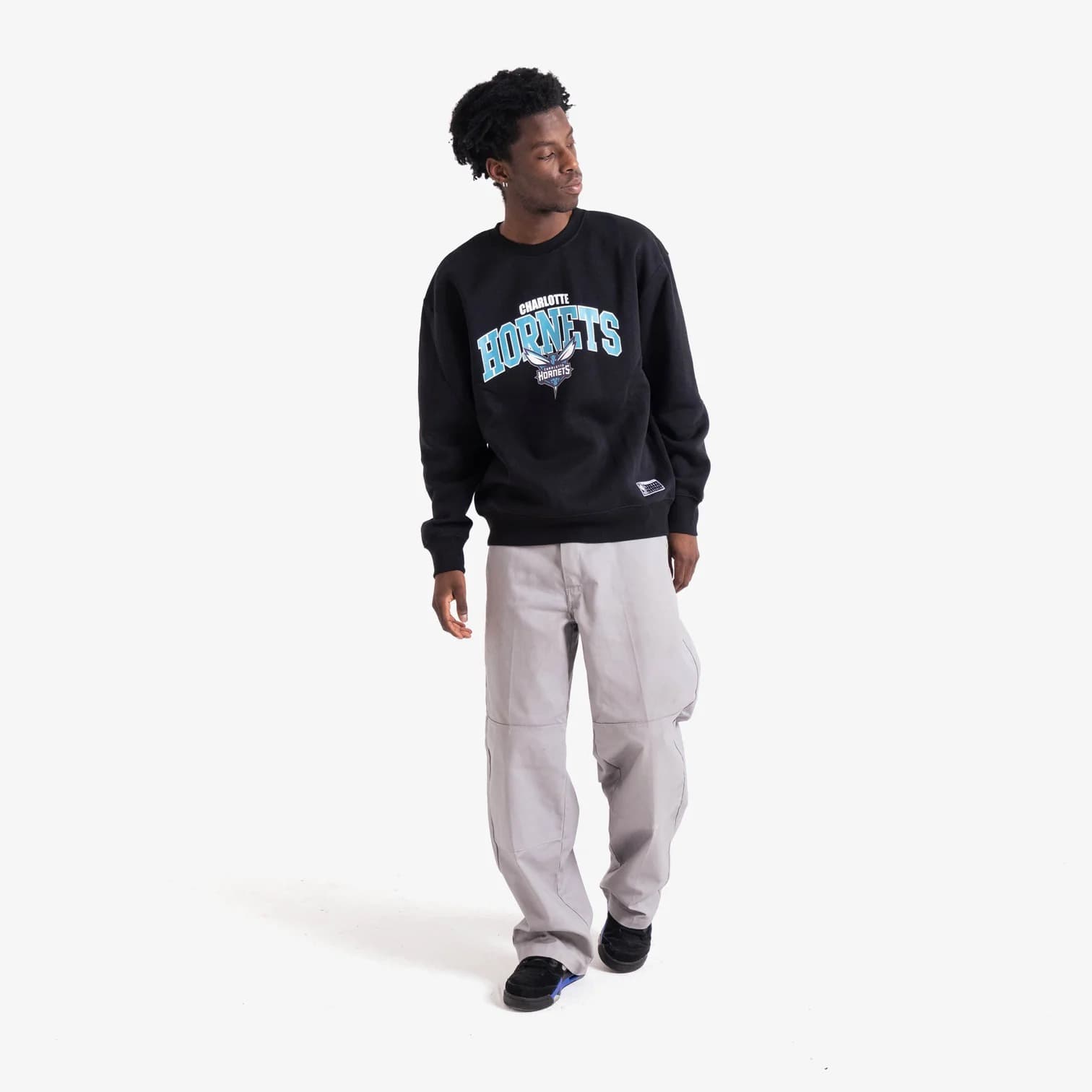 NBA-Essentials-Charlotte-Hornets-Arch-Logo-NBA-Crew-Neck-Jumper-2