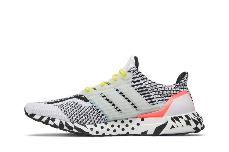Кроссовки adidas UltraBoost 5.0 DNA 'Multi Pattern - White Black'