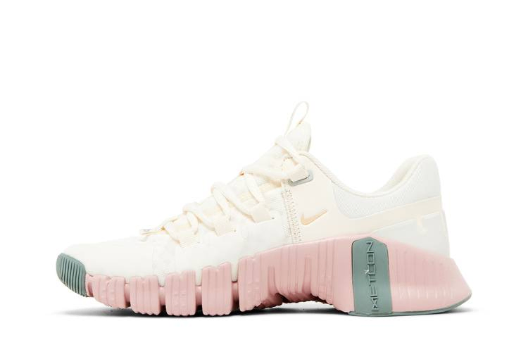 Кроссовки Nike Wmns Free Metcon 5 'Pale Ivory Ice Peach'