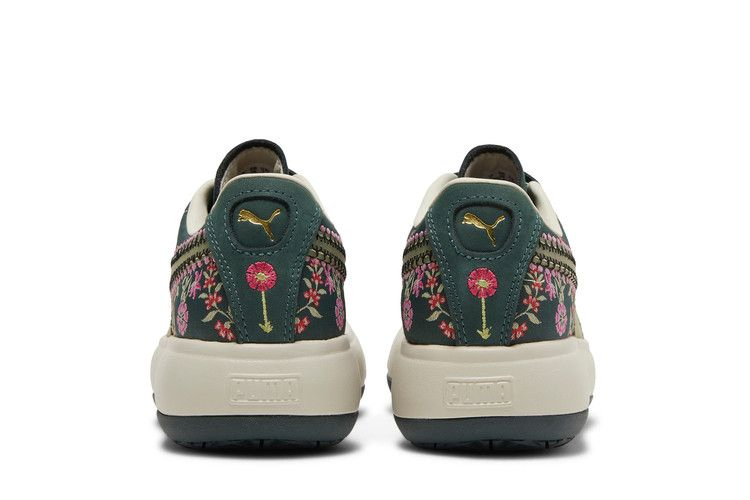 liberty-of-london-x-wmns-suede-mayu-floral-382191-01_05