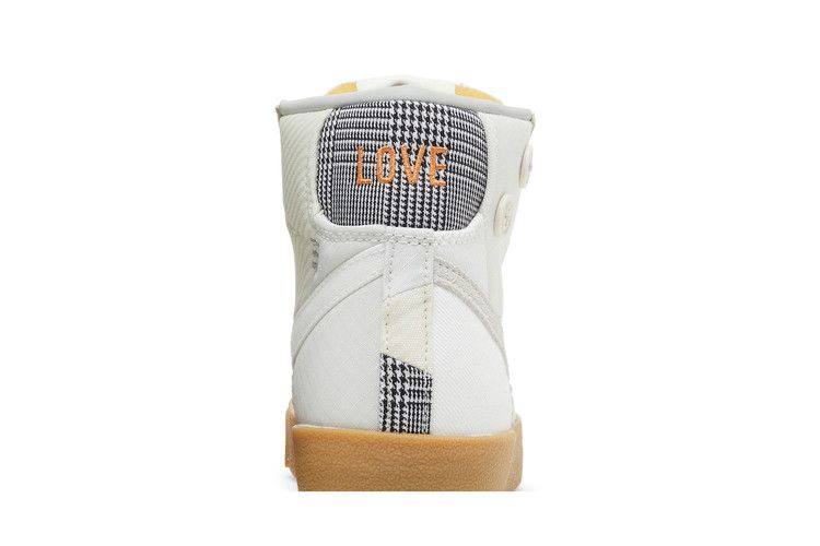 Кроссовки Nike Wmns Blazer Mid '77 LX 'Voodoo - Sail Grey'