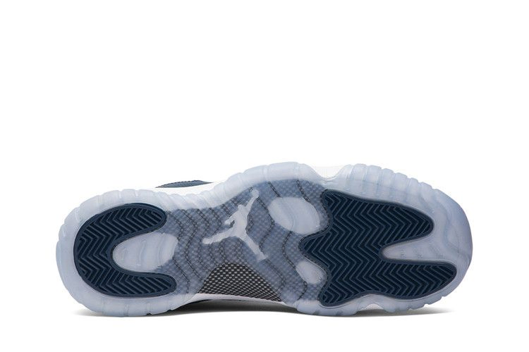 jordan-11-retro-low-gs-snake-navy-2019-cd6847-102_03