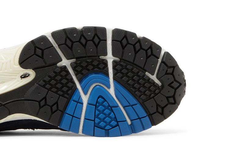 Кроссовки INVINCIBLE x N.HOOLYWOOD x New Balance 2002R GORE-TEX 'Blue Moon'